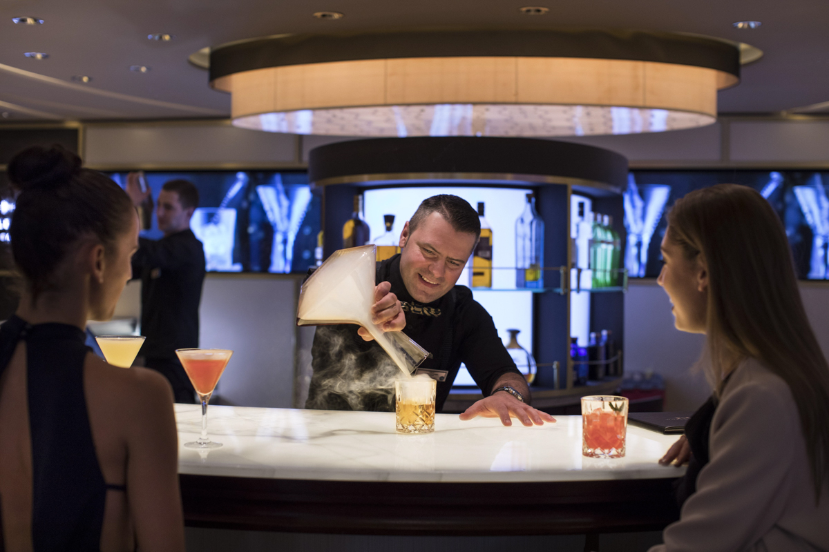 MyCruise Celebrity-Cruises Reflection Offentlige-arealer Barer-lounger-atrium3